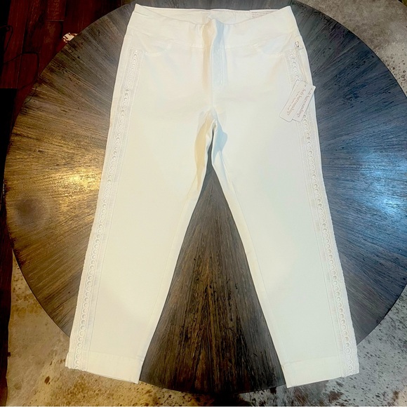Soft Surroundings White Pants with Eyelet Side Trim
New with Tags – PL (14-16) - Picture 1 of 10